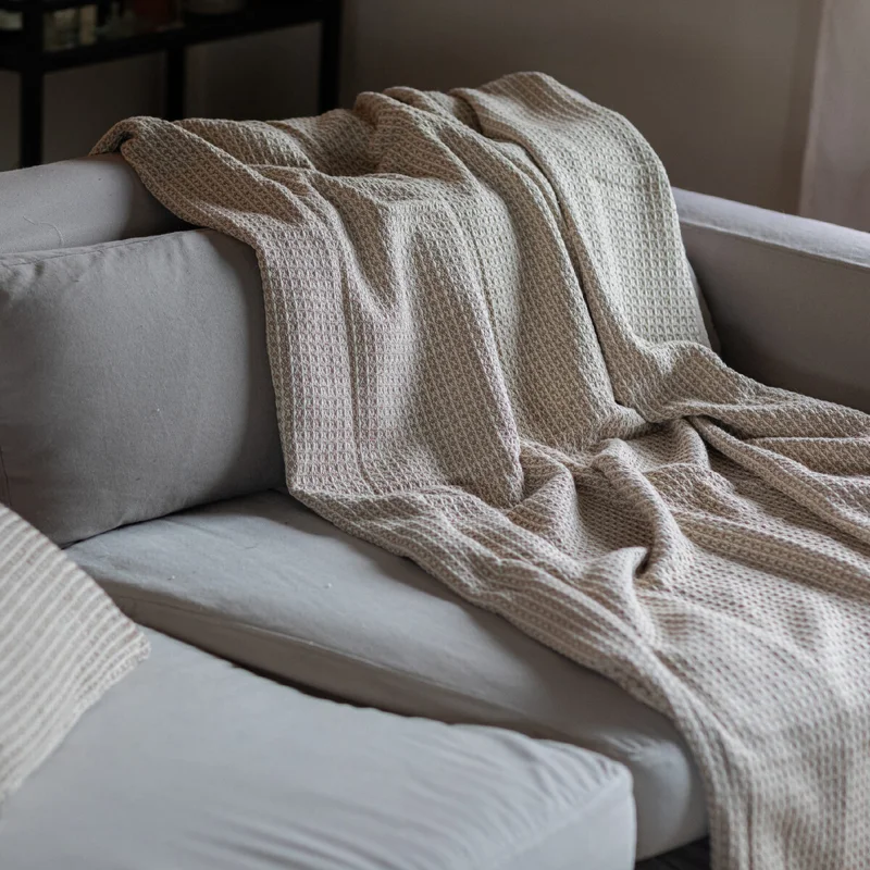 Manta para sillón y cama algodón Beige Waffle - 180 x 130 cm en Beige - Textiles, Uruguay | Buho Store, vista 4