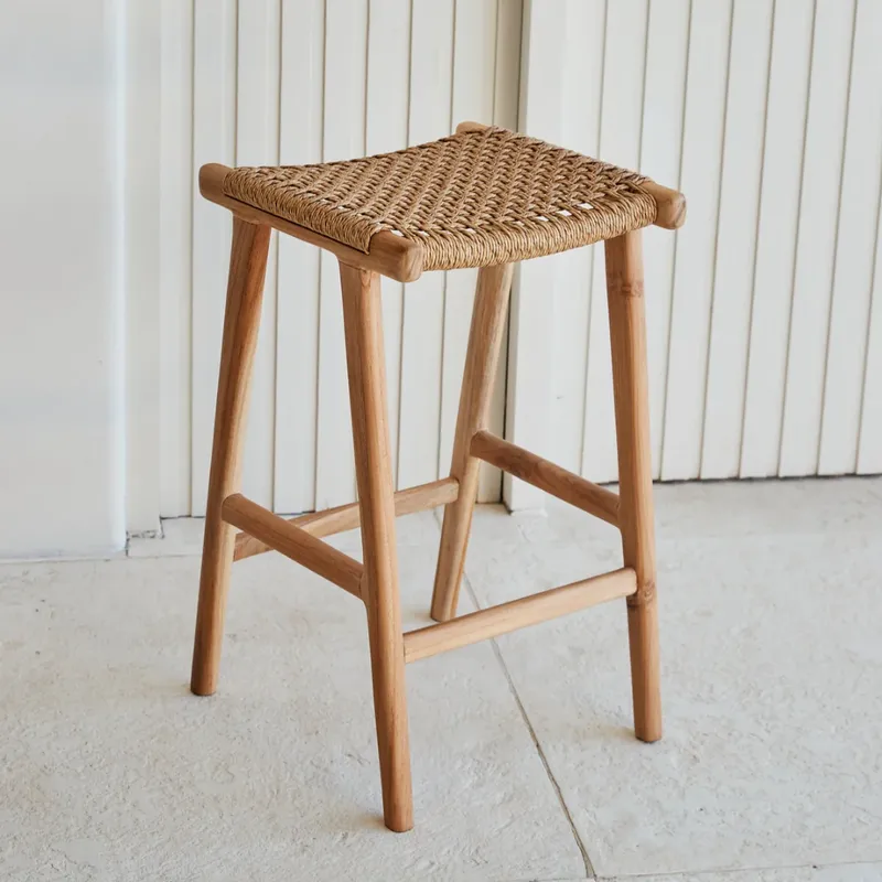 Banqueta Lira Altura Asiento 65cm en Madera natural - Butacas, banquetas y puffs, Uruguay | Casakos