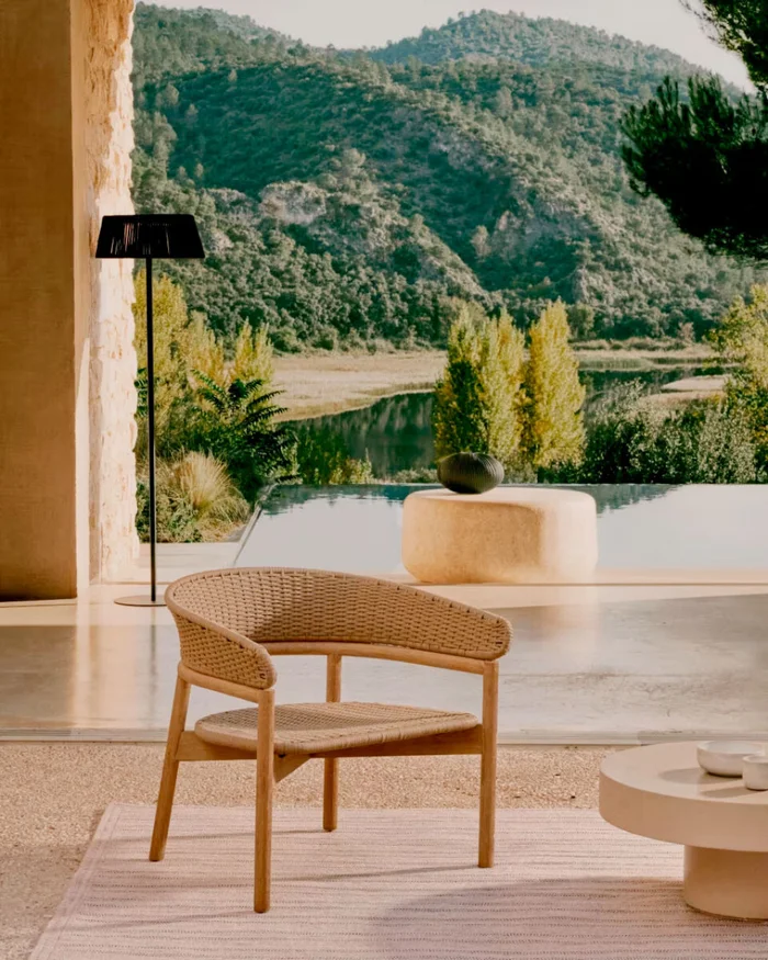 Sillón Arinella de madera maciza de acacia acabado tono natural y cuerda beige FSC 100% en Madera natural - Butacas, banquetas y puffs, Uruguay | Kavehome, vista 2