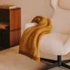 Manta Melany de punto blanco y mostaza 130 x 170 cm en Amarillo - Textiles, Uruguay | Kavehome, vista 2 de 4