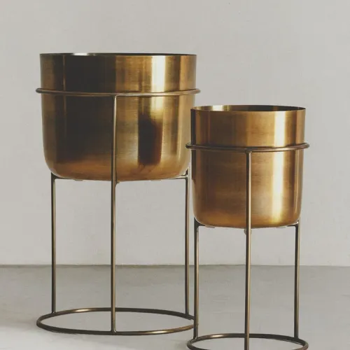 MACETERO METAL PLATEADO en Plateado - Jarrones, Uruguay | Zara Home