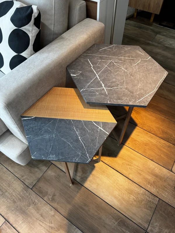 Mesa Lateral Idea (Mármol Gris/Marrón Claro/Pie Dorado) en Multicolor - Mesas de arrimo, Uruguay | Berna home, vista 3