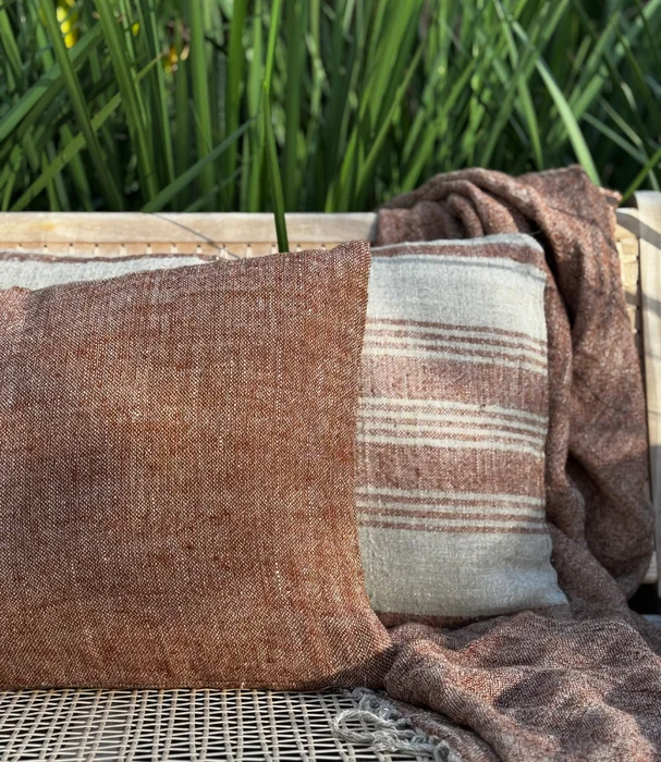 ALMOHADON RUSTICO LISO NATURAL en Rojo - Textiles, Uruguay | Más Infinito Casa, vista 2