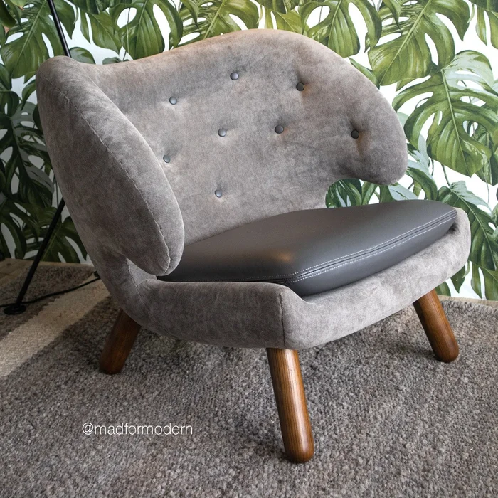 Pelican Chair Fabric & leather | Finn Juhl en Gris - Butacas, banquetas y puffs, Uruguay | Mad for Modern