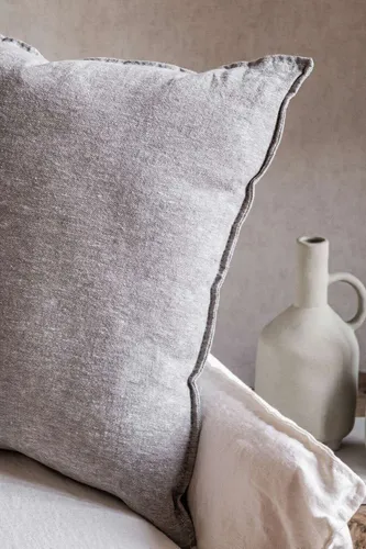 ALMOHADON PAZ - LINO GRIS CLARO - 55 X 55 en Gris - Textiles, Uruguay | La Iberica