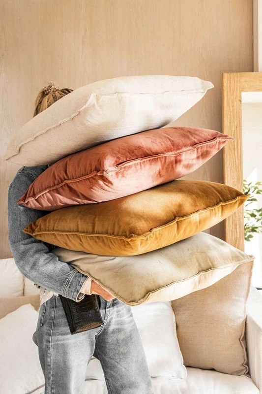 ALMOHADON TERCIOPELO ORO - 55 X 55 CMS en Dorado - Textiles, Uruguay | La Iberica, vista 13