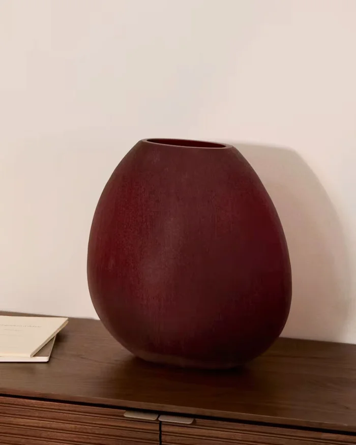 Jarrón Rovena de vidrio burdeos - 33,5 cm en Rojo - Jarrones, Uruguay | Kavehome, vista 2