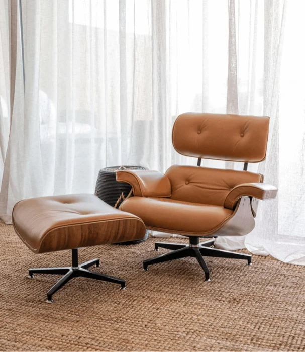 BUTACA EAMES CAMEL CON PUFF en Marrón - Butacas, banquetas y puffs, Uruguay | Más Infinito Casa, vista 3