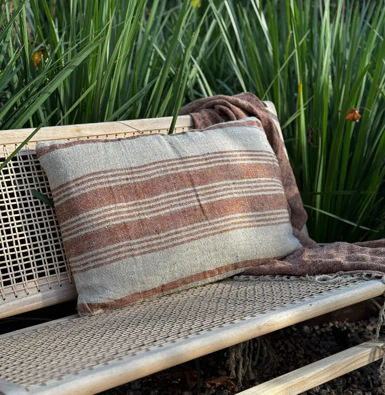 ALMOHADON RUSTICO LINO NATURAL en Rojo - Textiles, Uruguay | Masinfinito Casa