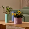 Jarrón de cerámica Elova - lila 16cm en Violeta - Jarrones, Uruguay | Kavehome, vista 4 de 6