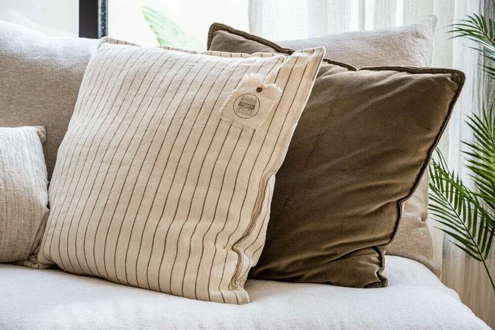 ALMOHADON LINO ALTO GRAMAJE RAYADO OFF WHITE - 55 X 55 en Blanco - Textiles, Uruguay | La Iberica, vista 5