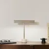 Lámpara de mesa Lynor de metal cepillado con base de mármol blanco en Blanco - Lámparas de mesa, Uruguay | Kavehome, vista 3 de 7