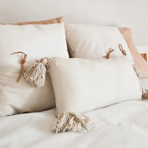 Almohadón borlas - Textiles, Uruguay | Dreams On Time