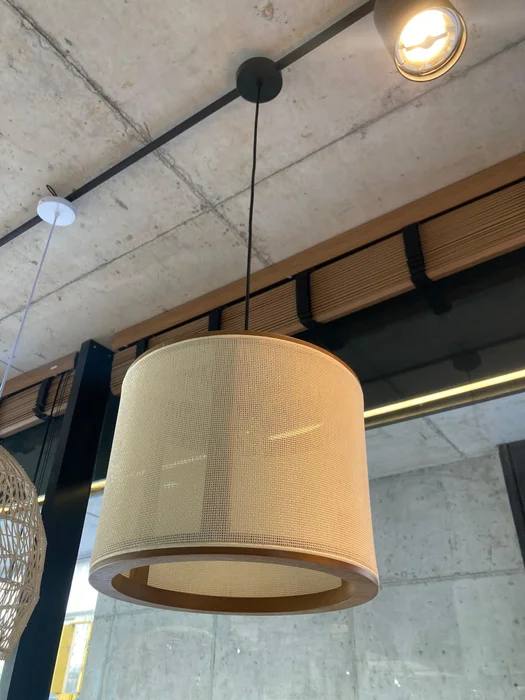 Lámpara Colgante Apollo Diam. 40 Castaño en Castaño / Cable: Negro – Material: Producidas en MDF con acabado marrón - Lámparas colgantes, Uruguay | Berna home, vista 2