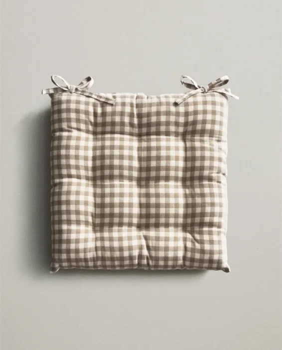 COJÍN SILLA HILO TINTADO CUADROS en Beige - Textiles, Uruguay | Zara Home