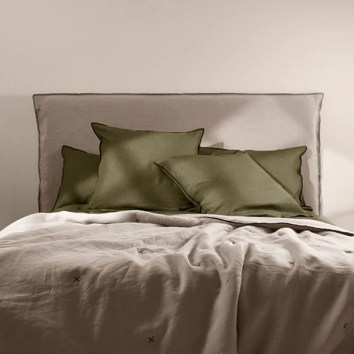 Respaldo con funda con vivos pestaña en Blanco - Dormitorio, Uruguay | Pieza Clave, vista 22