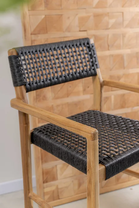 Banqueta en teca y fibra loom negra en Negro - Butacas, banquetas y puffs, Uruguay | Entrecasa, vista 3