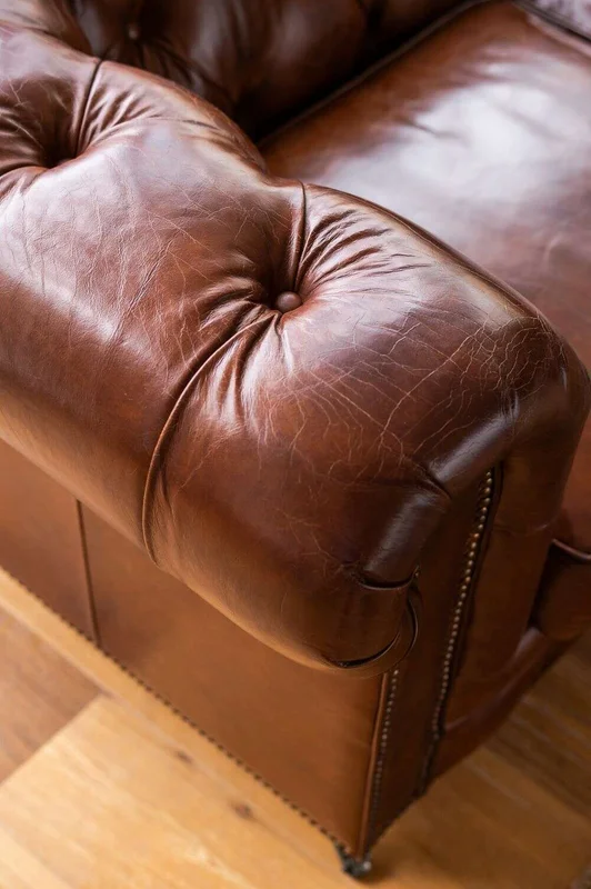 SILLON CHESTERFIELD CUERO ITALIANO - 2 CUERPOS en Marrón - Sillones y sofás, Uruguay | La Iberica, vista 13