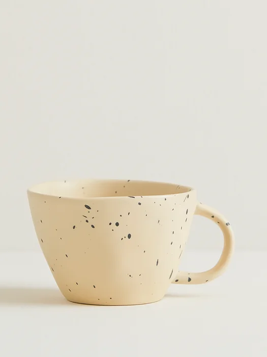 Taza Irregular Pintitas en Beige - Decoración, Uruguay | Cabana