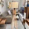 Lámpara de Pie Madera Triple Economy 38 cm en Madera natural - Lámparas de pie, Uruguay | Berna home, vista 2 de 2