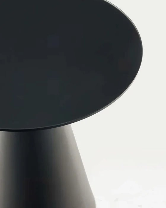 Mesa auxiliar Wilshire de cristal templado y metal con acabado pintado negro mate Ø 50 cm en Negro - Mesas de arrimo, Uruguay | Kavehome, vista 3