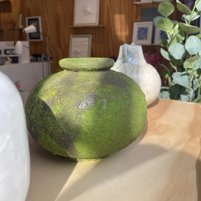 Jarrón Bola Chico Verde en Verde - Jarrones, Uruguay | Tutto Deco, vista 2