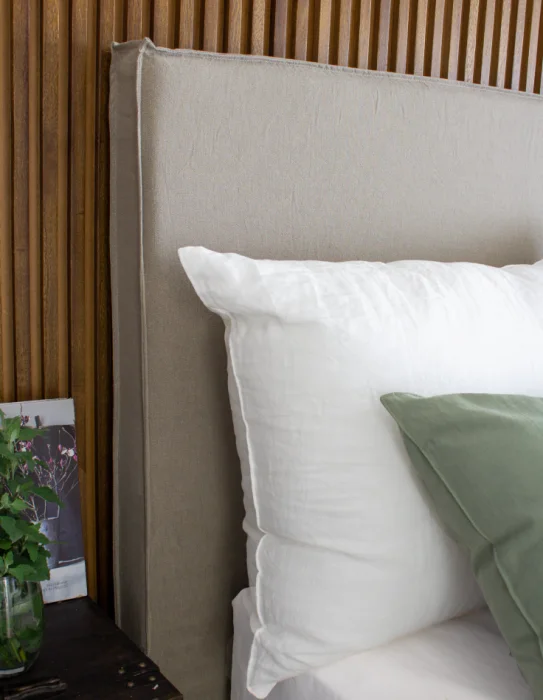 Respaldo con funda diseño fuelle en Beige - Dormitorio, Uruguay | Pieza Clave