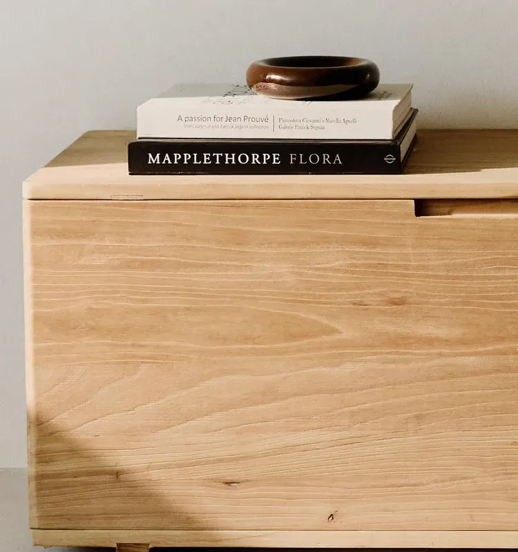 BANCO CON ALMACENAJE MADERA OLMO en Madera natural - Aparadores y recibidores, Uruguay | Zara Home
