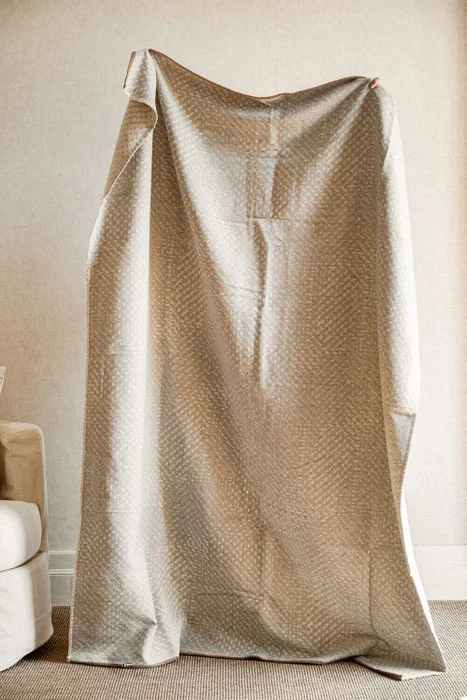 MANTA AUSTRIACA GREY AND NUDE - 2.00 X 1.40 MTS en Multicolor - Textiles, Uruguay | La Iberica