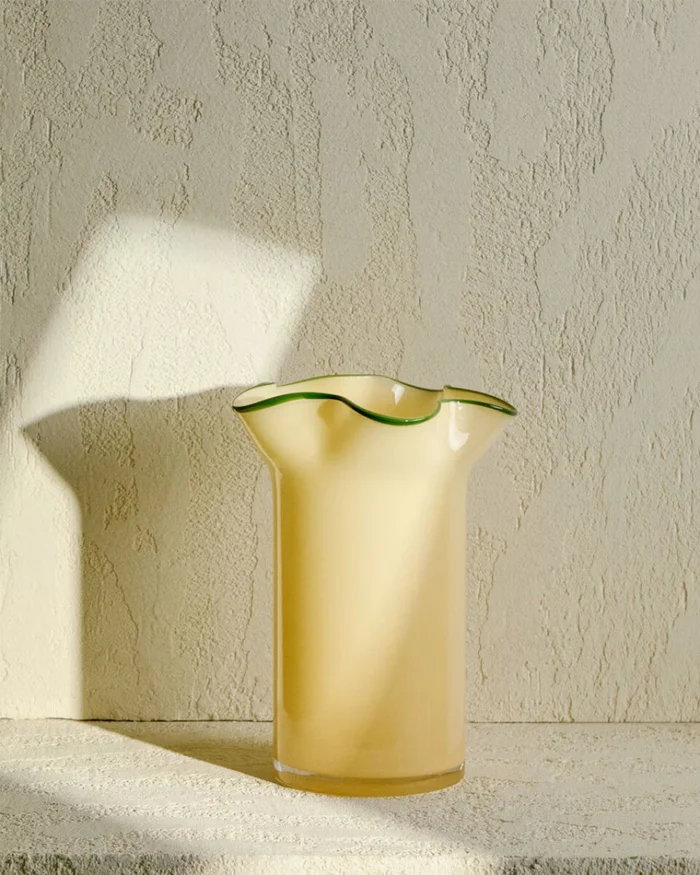 Jarrón Endasi de vidrio amarillo 19,5 cm - 31 cm en Amarillo - Jarrones, Uruguay | Kavehome, vista 2