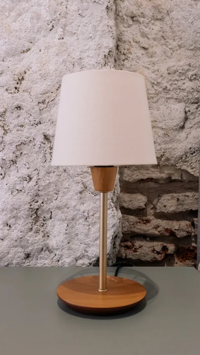 Lámpara de Mesa Slim Pequeña en Madera natural - Lámparas de mesa, Uruguay | Berna home, vista 2