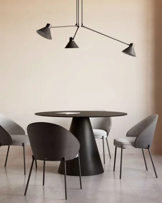 Mesa Wilshire de cristal templado y metal con acabado pintado negro Ø 120 cm en Negro - Mesas de comedor, Uruguay | Kavehome, vista 2