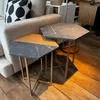 Mesa Lateral Idea (Mármol Gris/Marrón Claro/Pie Dorado) - Mesas de arrimo, Uruguay | Berna home, vista 4 de 7