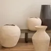 Jarrón Pria de papel maché blanco - 51 cm en Blanco - Jarrones, Uruguay | Kavehome, vista 2 de 4