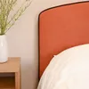 Respaldo tapizado con vivos curvos en Rosa - Dormitorio, Uruguay | Pieza Clave, vista 4 de 8