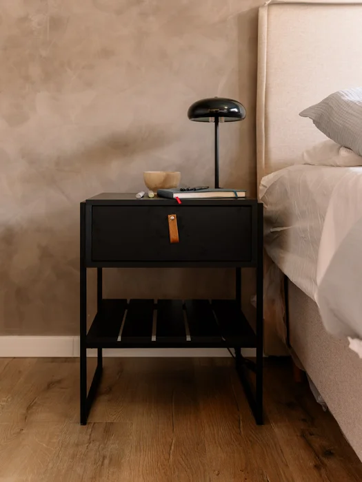 Mesa de Luz James - Negro en Negro - Mesas de luz, Uruguay | Berna Home, vista 4