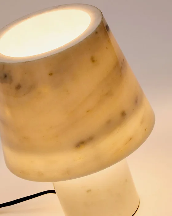 Lámpara de mesa Alaro de mármol blanco en Blanco - Lámparas de mesa, Uruguay | Kavehome, vista 3