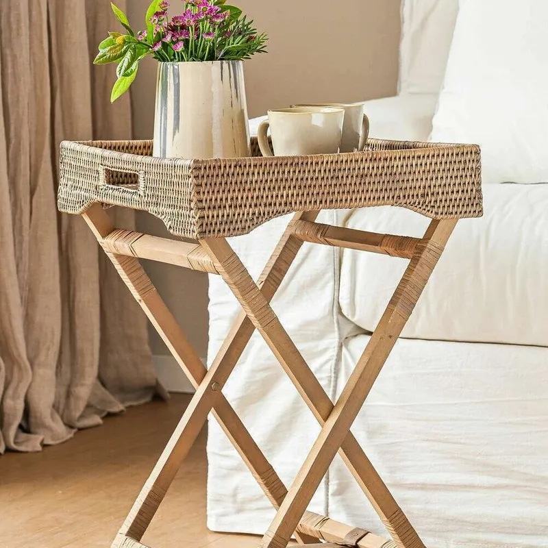 BANDEJA DE RATTAN NUDE CON SOPORTE / MESA AUXILIAR / BARCITO en Madera natural - Mesas de living, Uruguay | La Iberica