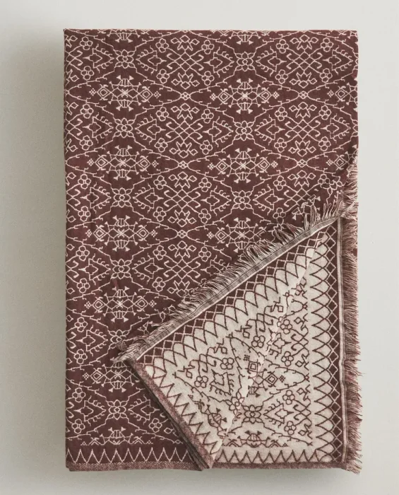 MANTA JACQUARD en Marrón - Textiles, Uruguay | Zara Home
