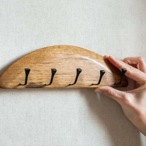 CUELGA LLAVES DE ROBLE CLARO 5 CLAVOS en Madera natural - Percheros y colgadores, Uruguay | La Iberica