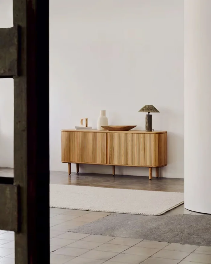 Aparador Mailen 2 puertas en chapa de fresno - con acabado natural 180 x 75 cm en Madera natural - Aparadores y recibidores, Uruguay | Kavehome, vista 2