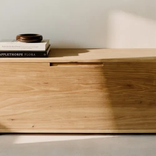 BANCO CON ALMACENAJE MADERA OLMO en Madera natural - Aparadores y recibidores, Uruguay | Zara Home