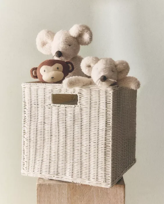 CESTA CUBO RATÁN en Blanco - Canastos, Uruguay | Zara Home