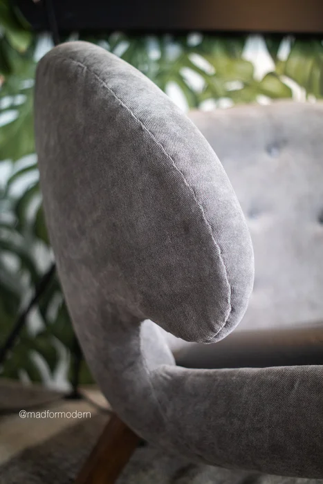 Pelican Chair Fabric & leather | Finn Juhl en Gris - Butacas, banquetas y puffs, Uruguay | Mad for Modern, vista 2