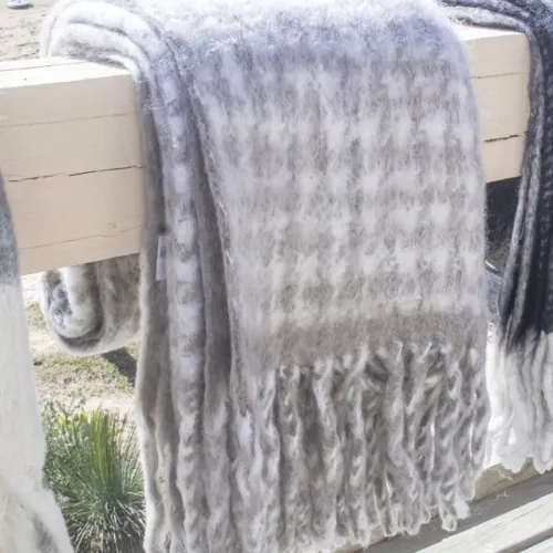 THROW BLEND LANA Y MOHAIR TOPO CUADRILLE en Multicolor - Textiles, Uruguay | Sentido Jose Ignacio