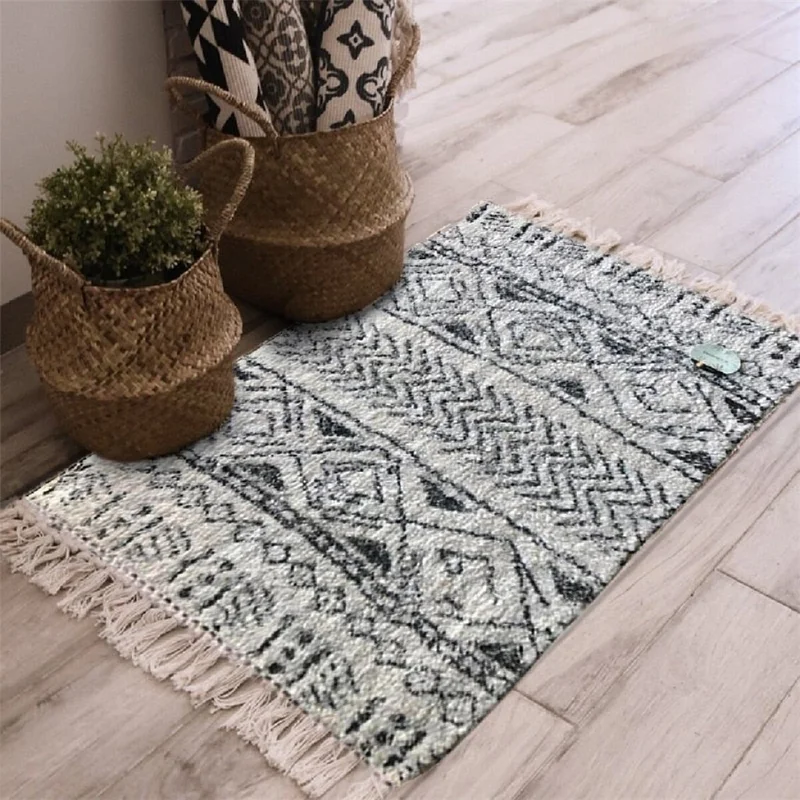 ALFOMBRA 50x80CM TRIBAL BLANCO Y NEGRO en Blanco - Alfombras, Uruguay | Decohogar, vista 3