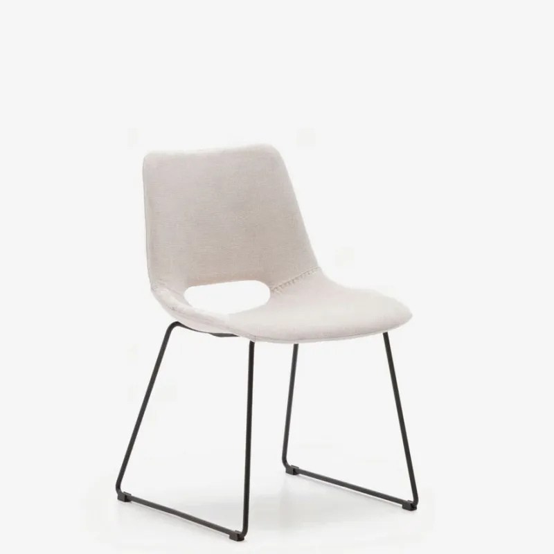 Silla Zahara beige y patas de acero con acabado negro en Beige - Sillas, Uruguay | Kavehome