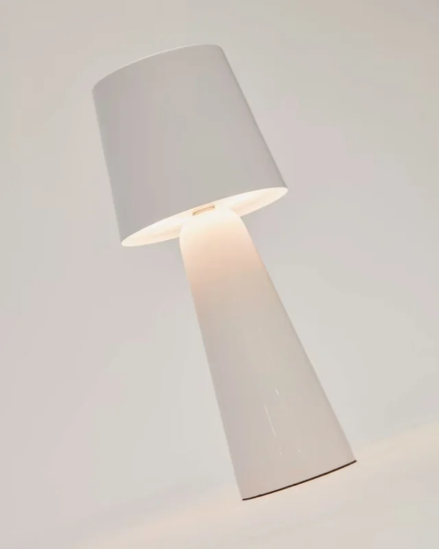 Lámpara de mesa Arenys - pequeña de metal con acabado pintado blanco en Blanco - Lámparas de mesa, Uruguay | Kavehome, vista 5