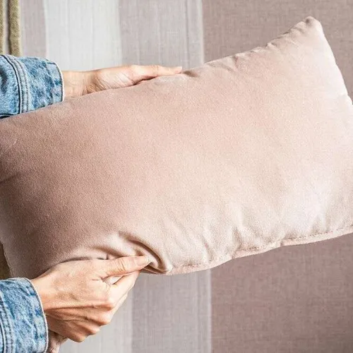 ALMOHADON TERCIOPELO ROSA - 50 X 30 CMS en Rosa - Textiles, Uruguay | La Iberica