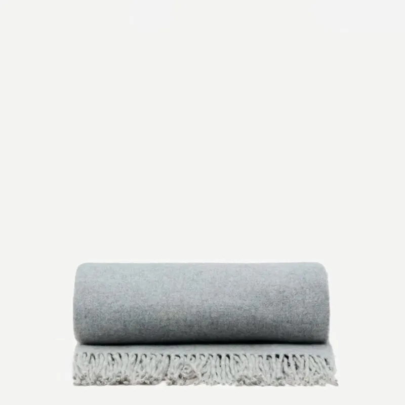 Manta Dakie doble faz mezcla lana gris melange y beige 170 x 130 cm en Gris - Textiles, Uruguay | Kavehome